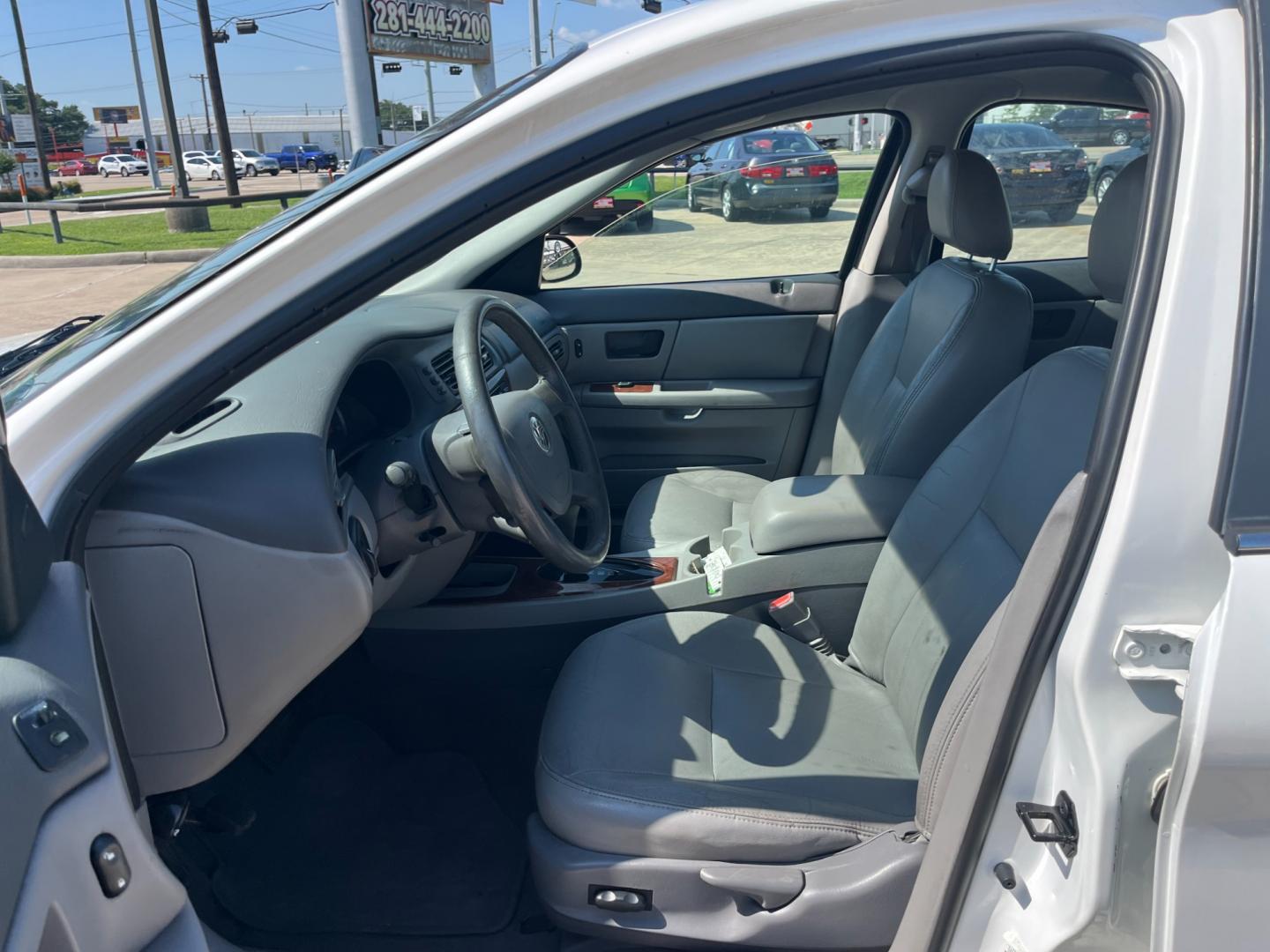 2004 white /TAN Mercury Sable LS Premium (1MEHM55S54A) with an 3.0L V6 SOHC 24V engine, 4-Speed Automatic Overdrive transmission, located at 14700 Tomball Parkway 249, Houston, TX, 77086, (281) 444-2200, 29.928619, -95.504074 - Photo#8